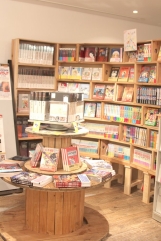 Área da loja especializada em vender livros de Osamu Tezuka [03]